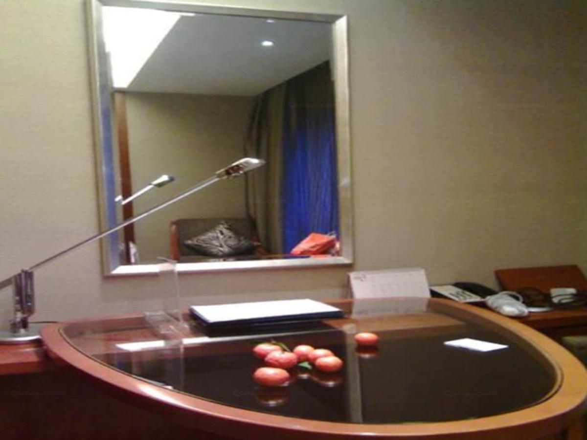 Gloria Grand Hotel Wuxi Wuxi  Buitenkant foto