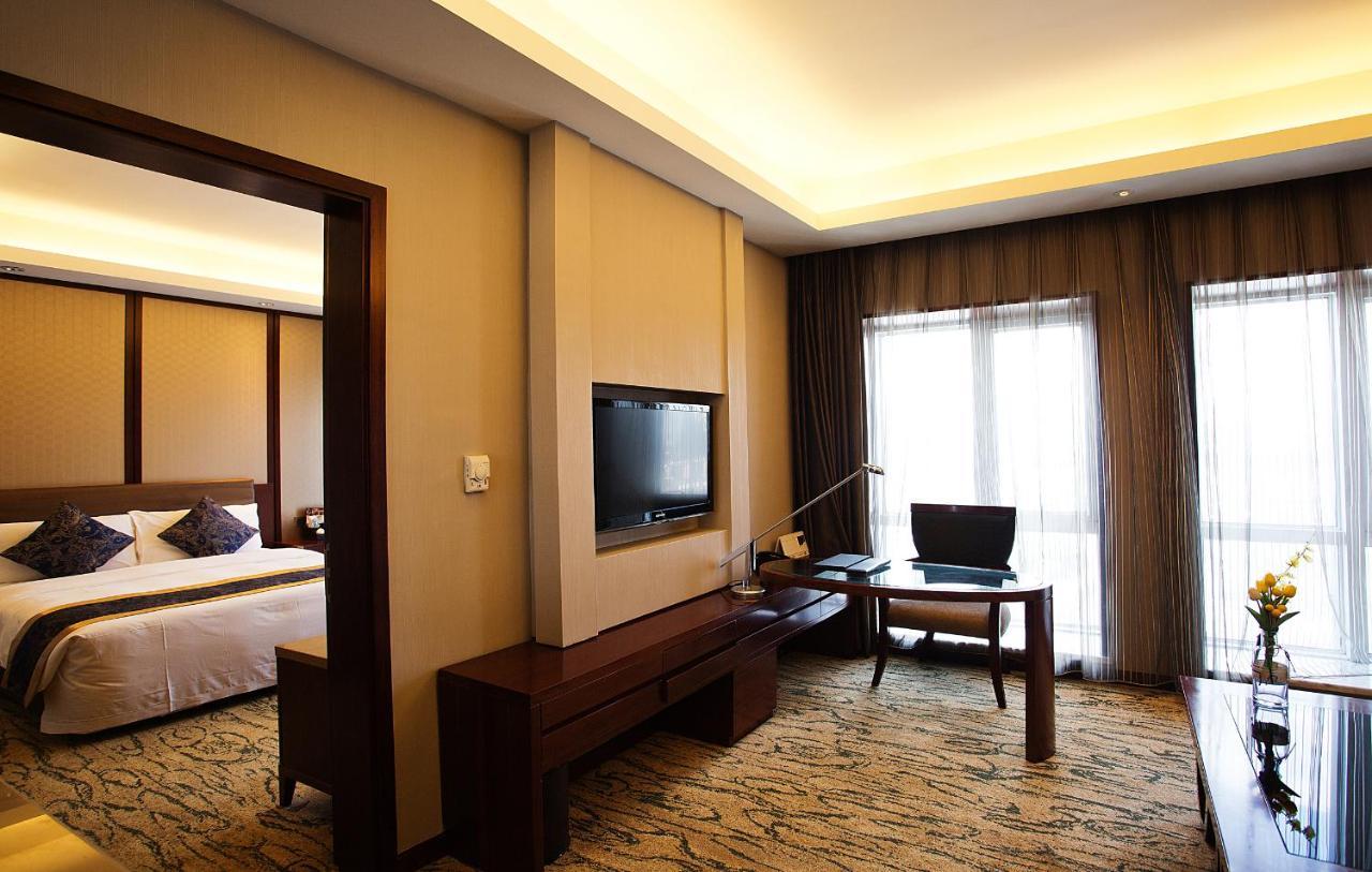 Gloria Grand Hotel Wuxi Wuxi  Buitenkant foto